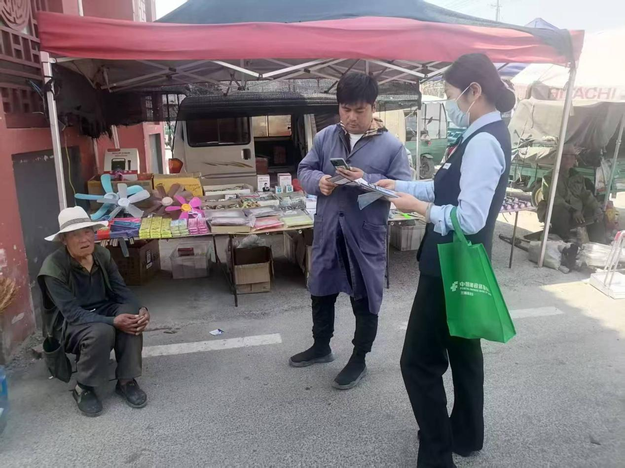 邮储银行临沂市兰陵县支行开展《反洗钱法》宣传活动