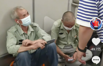 “身上这么脏，怎么坐？”文明的地铁应能让工人从容落座