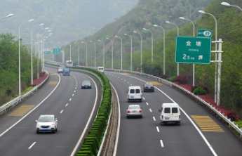 高速开车不超143km/h不会被罚？警方回应