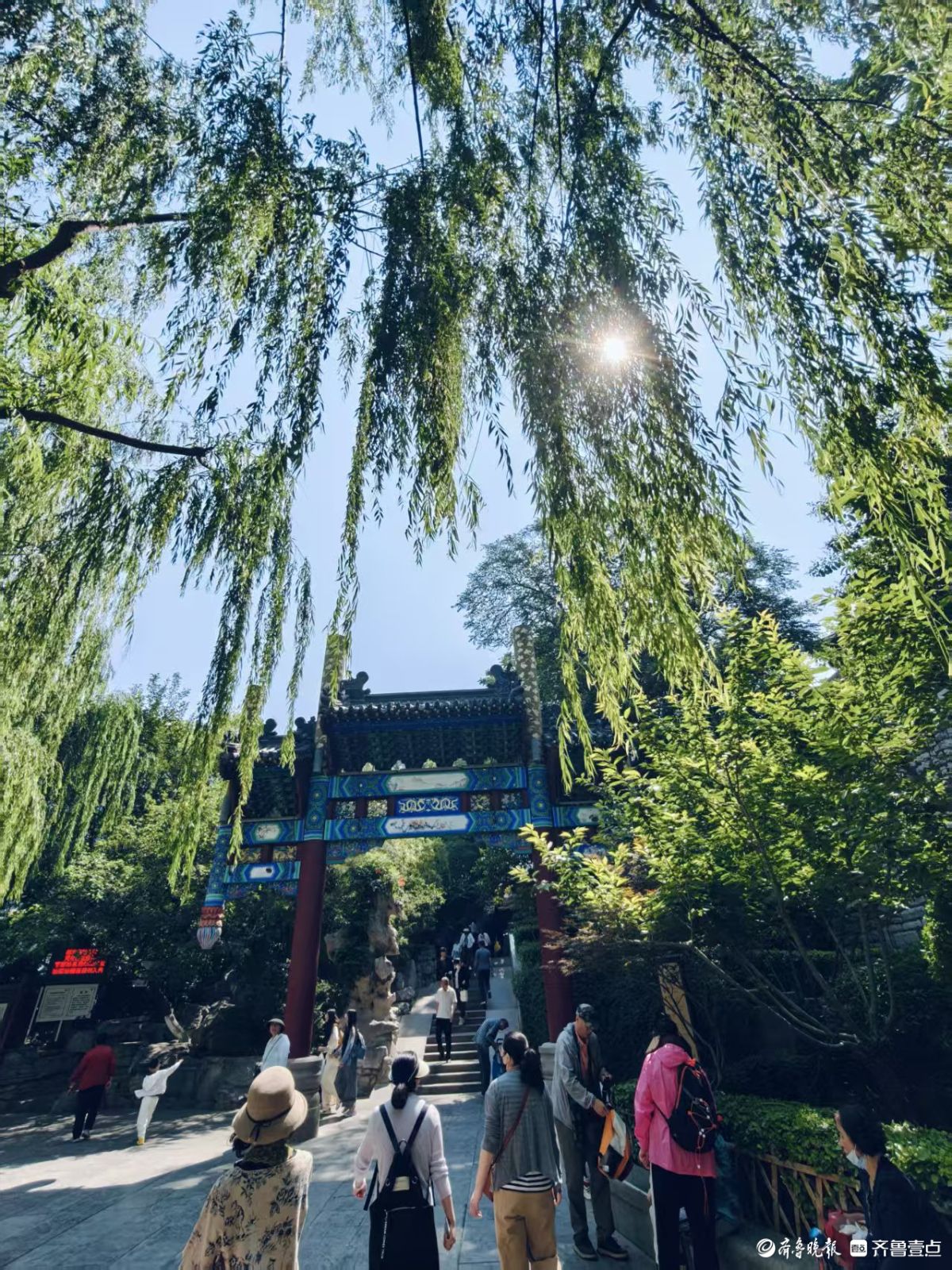 美丽惬意的黑虎泉畔
