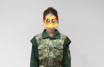 300万网友选出“最个性”军训服！学校：是否采用仍在研究