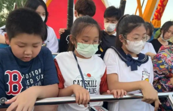 盯紧点儿，别让移动游乐设施“动”了孩子