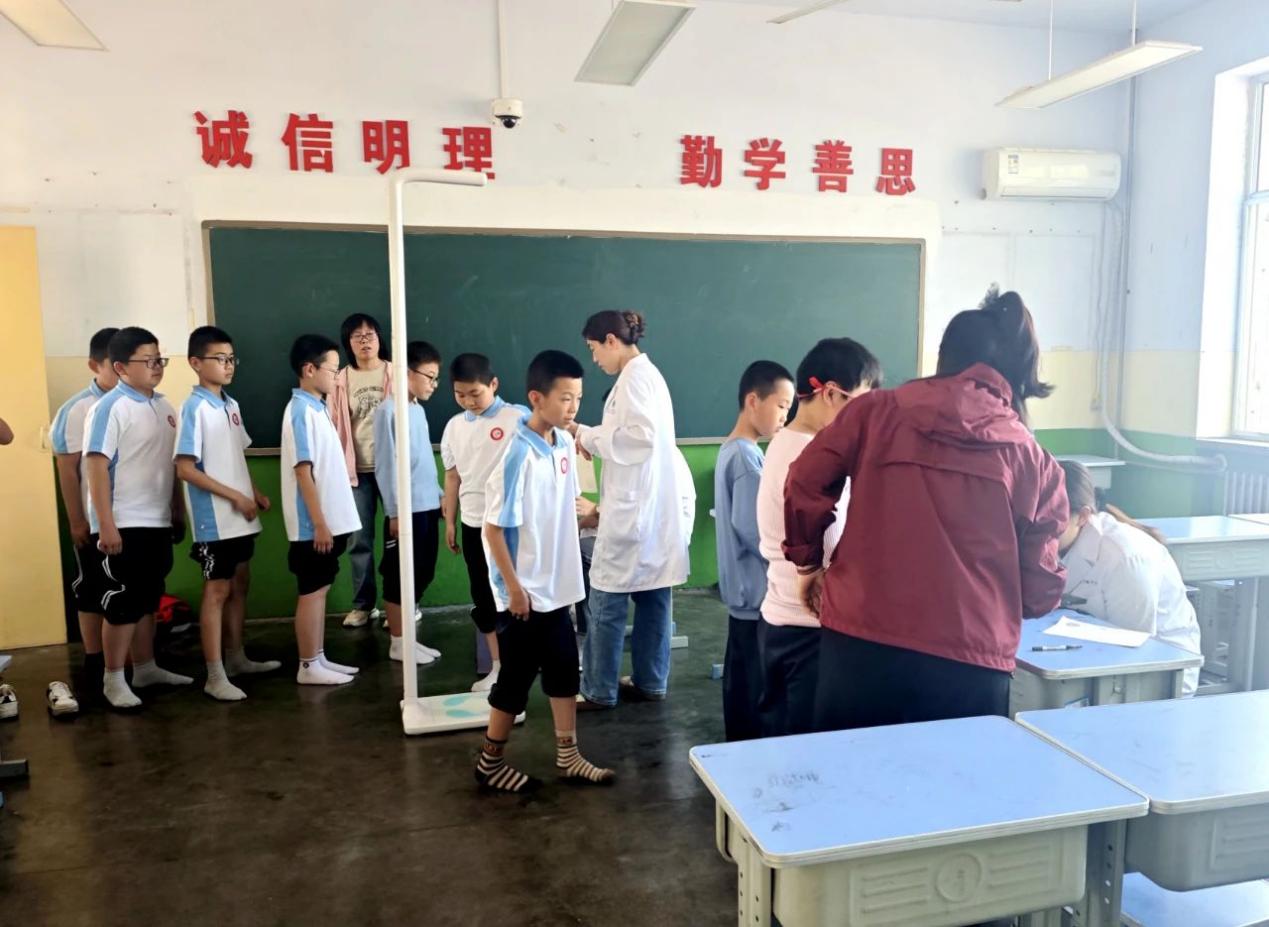 公益筛查启动，多学科护佑青少年脊柱健康
