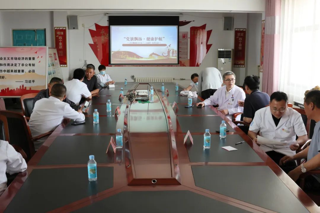 党旗飘扬·健康护航——北海医院开展进盐企筑防线健康服务行动