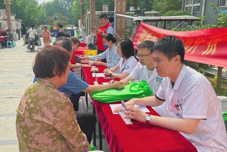 淄博市中西医结合医院：高温义诊践初心，中西医结合护健康