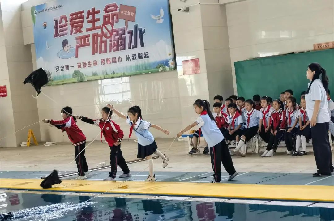 学习掌握应急救援技能，临沂金雀山小学开展防溺水安全实训