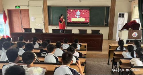 东昌府区新区小学开展劳模故事宣讲活动
