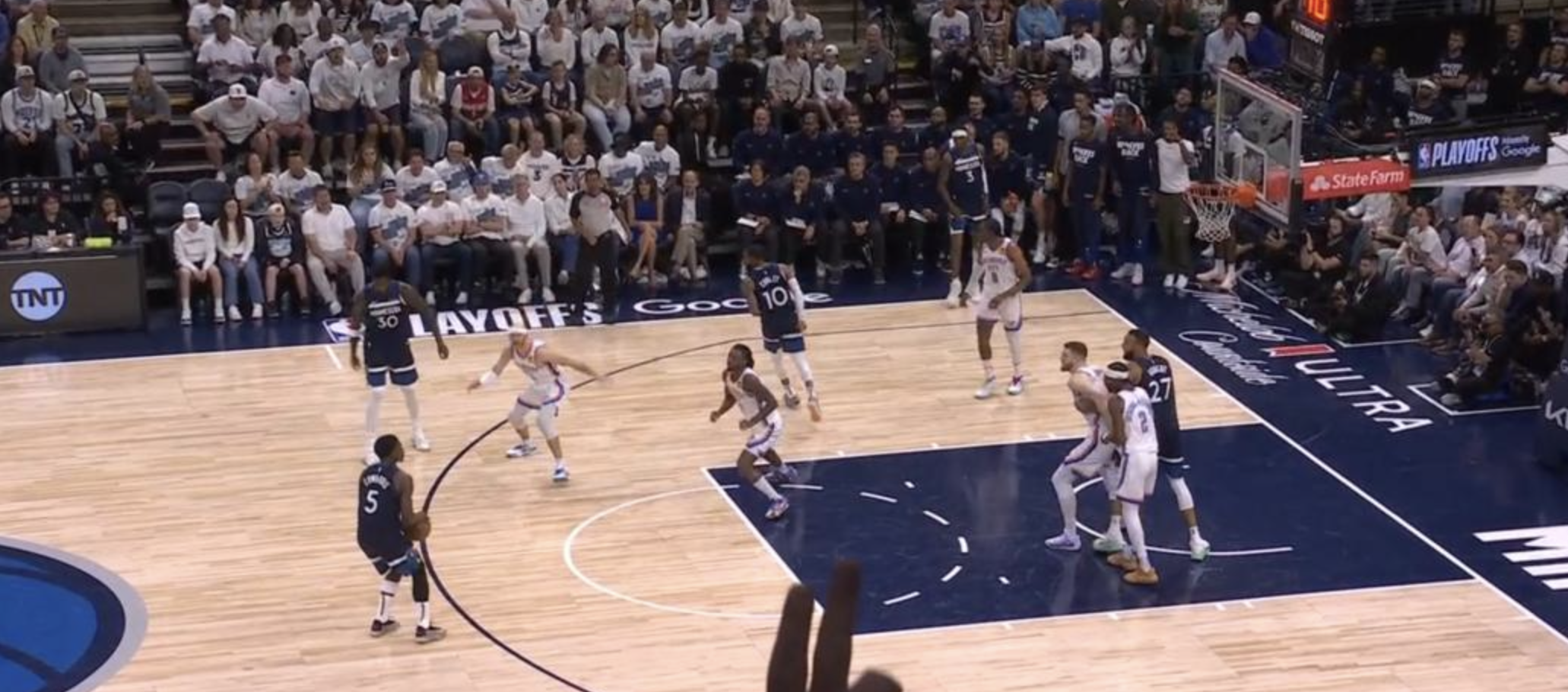 NBA西决|爱德华兹仅16分，森林狼丢赛点，命悬一线