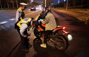 泰安交警景区大队：“三个确保”扎实开展“飙车炸街”整治工作