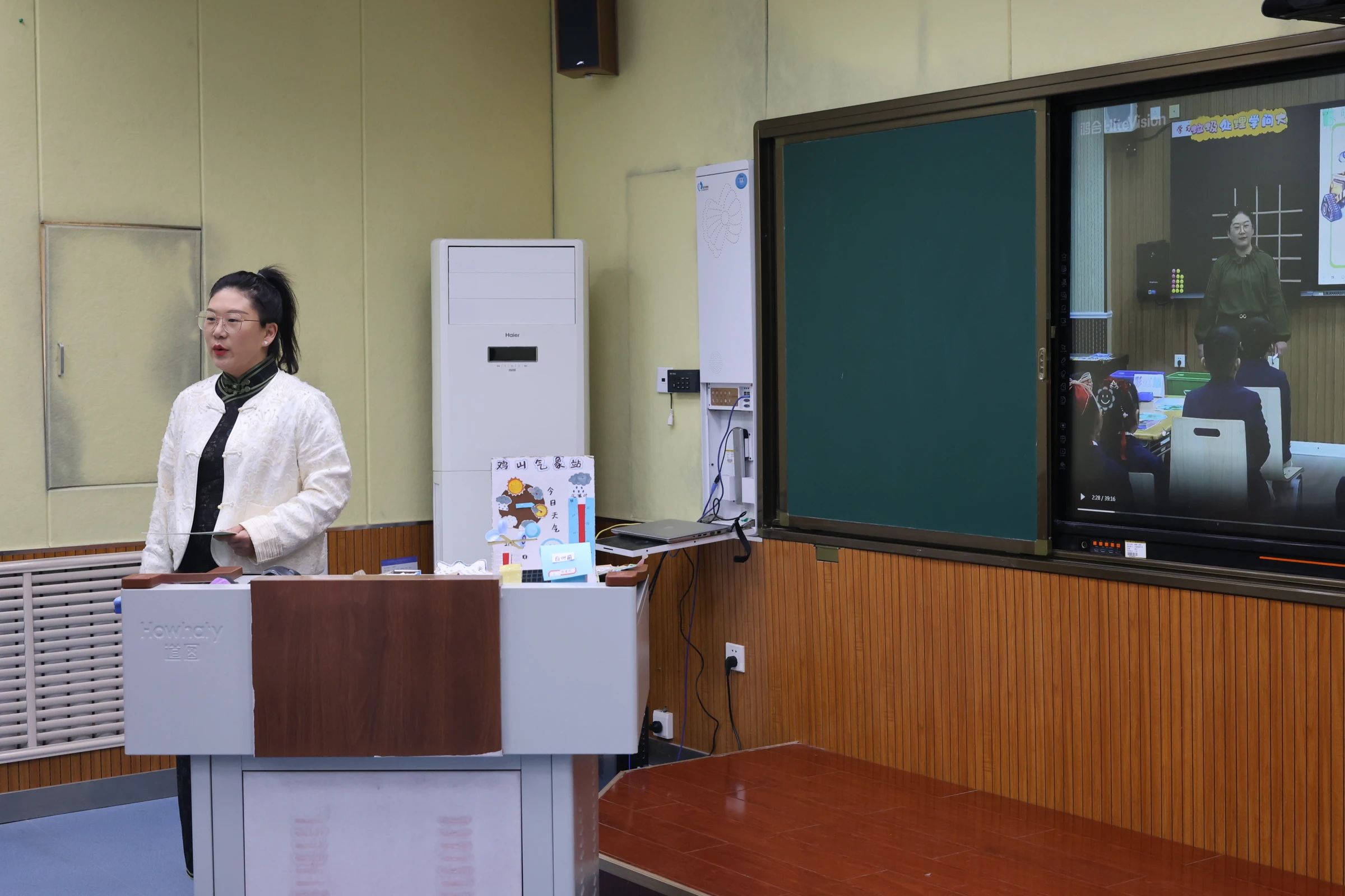 济南高新区鸡山小学开展“三亮三比”党员教师示范课活动
