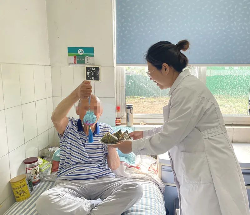 艾香传情护健康，济南市皮肤病防治院关爱麻风休养员