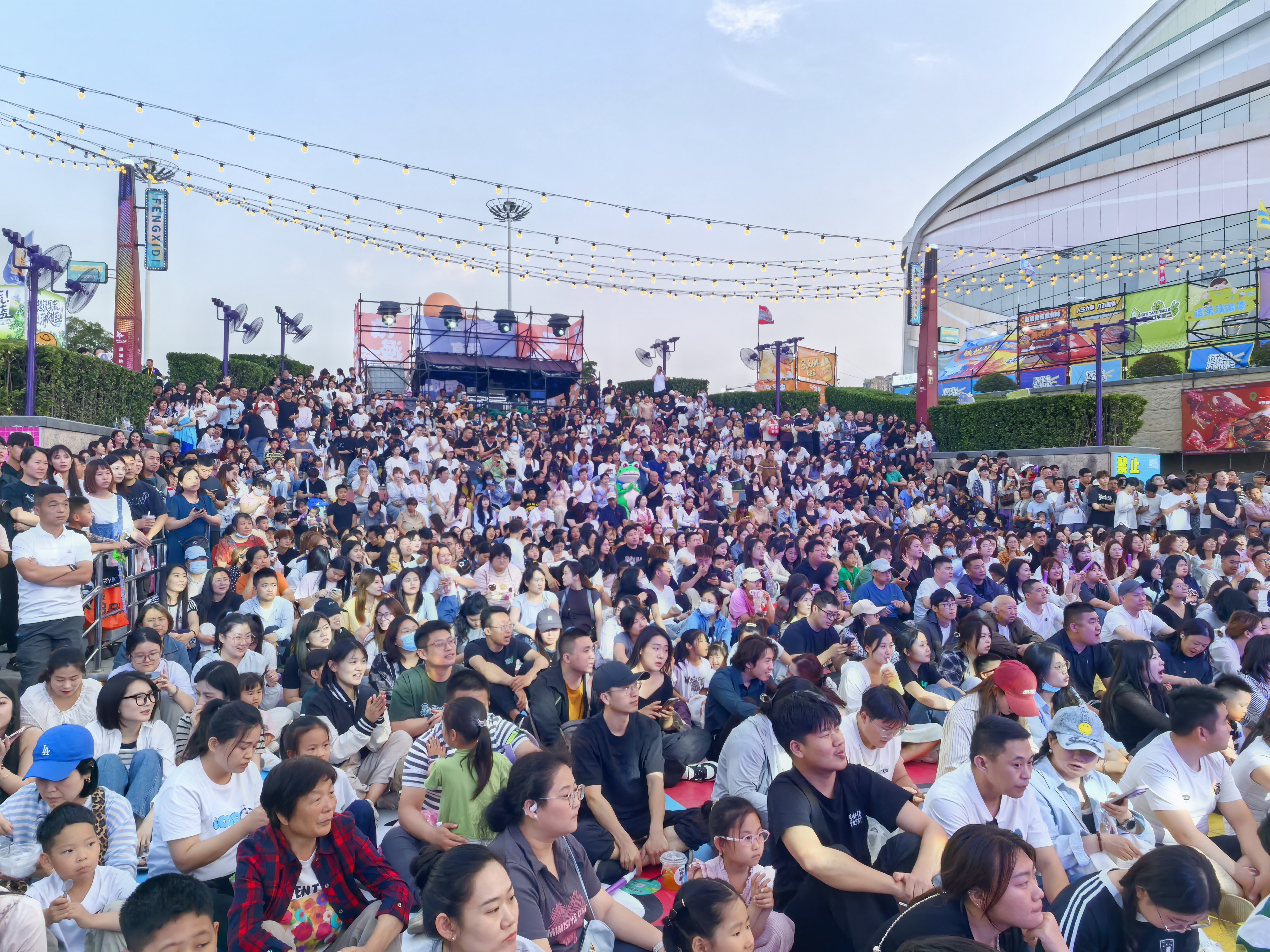 热辣一“夏”，第四届凤溪地万物集夜市暨潍坊夏季海洋大集开市