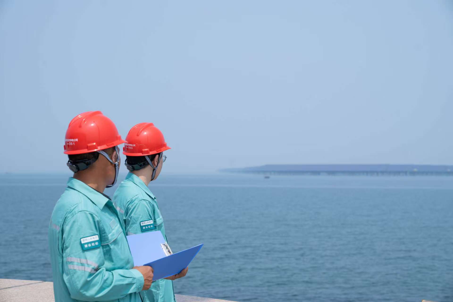 中广核烟台招远400兆瓦海上光伏项目全容量并网发电