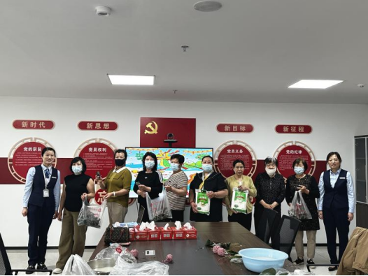 东港农商银行胶州路支行：“浓情五月粽享端午”，金融惠民暖人心