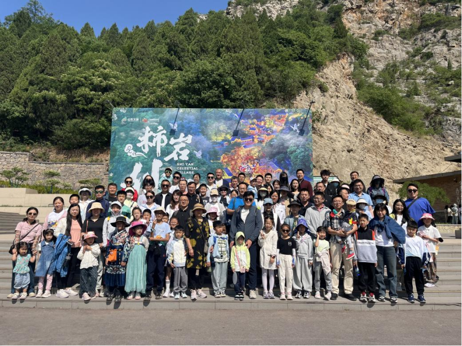 中建八局一公司装饰公司组织开展“六一童游・柿岩奇妙之旅”活动