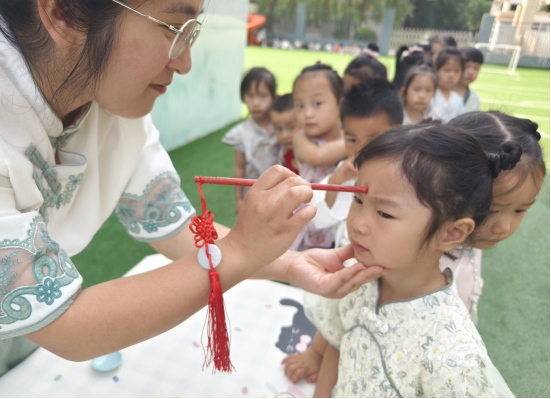 我们的节日端午 | 巨野县腾飞幼儿园小萌娃沉浸式体验千年习俗