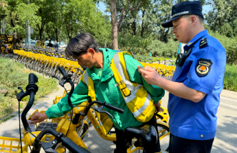 整治共享单车上的非法小广告，也是城市治理的一环