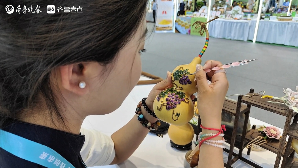 视频丨打卡山东省职业技能大赛，来临沂领略葫芦雕画的方寸之美