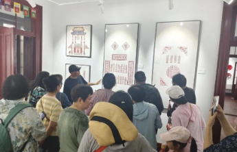 威海市群众艺术馆举办了“胶东剪纸文化行”活动