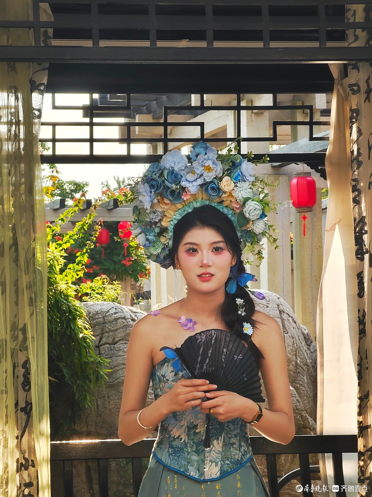 古街古巷着古装，旅拍留影争打卡