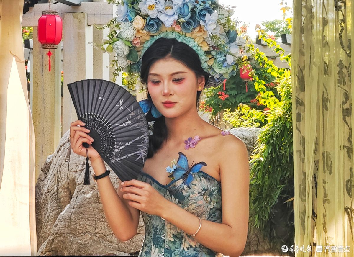 古街古巷着古装，旅拍留影争打卡