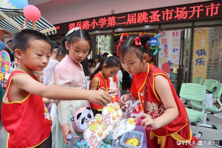 当六一遇上端午,济南望岳路小学“童趣集市”开市啦