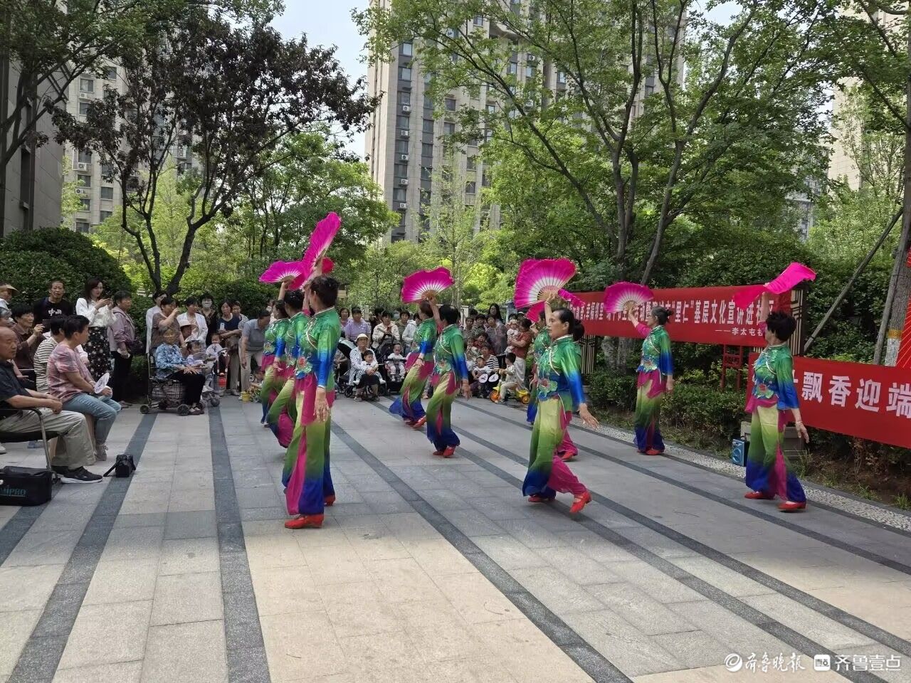 粽叶飘香传文化——开发区不动产联合李太屯社区举办特色端午活动