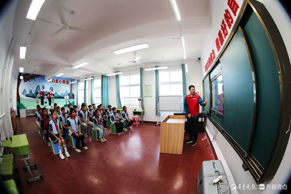枣庄供电“红石榴计划”为结对帮扶儿童送上节日关爱