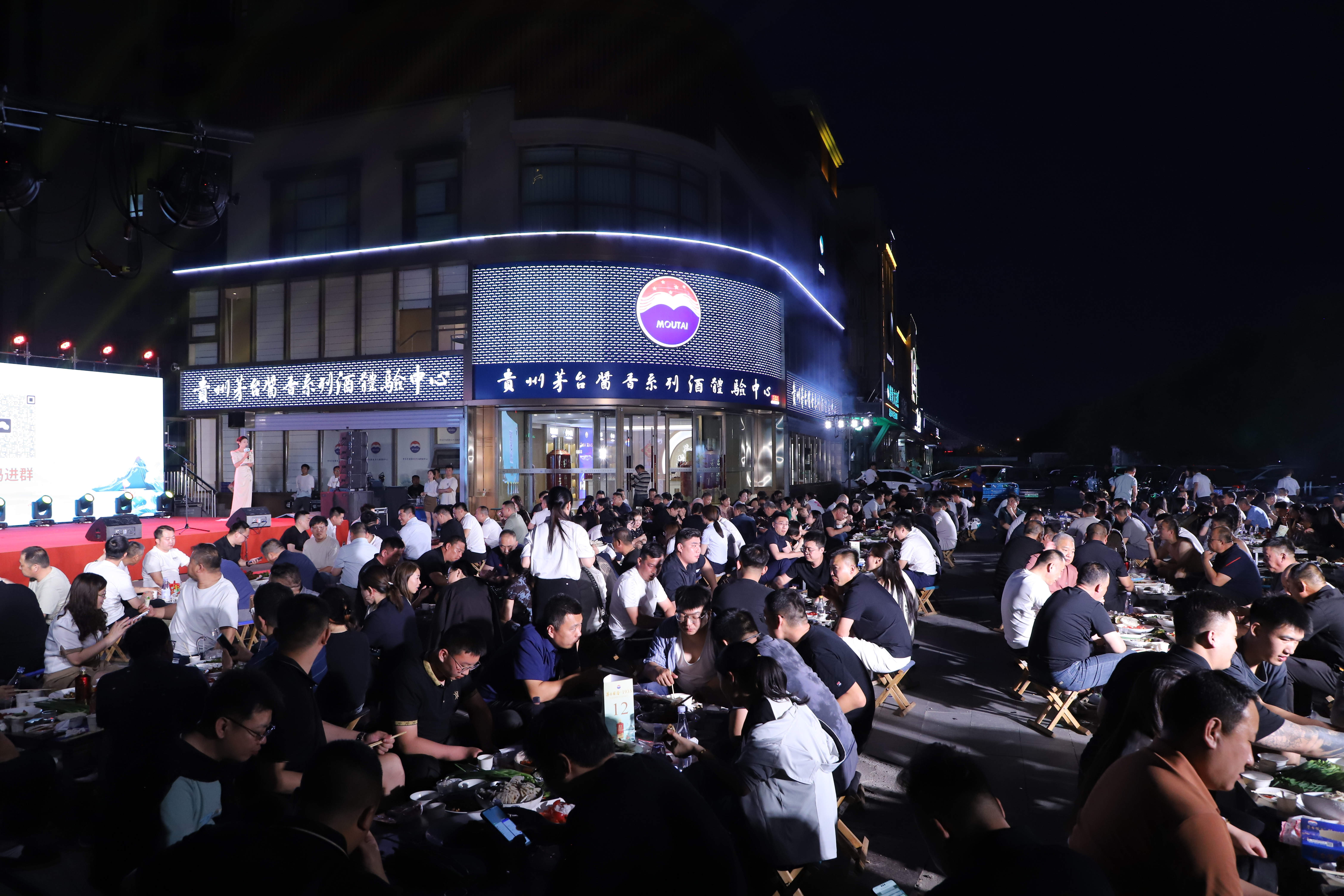 烧烤音乐节点亮“夜经济” 烟火气里升腾“小确幸”