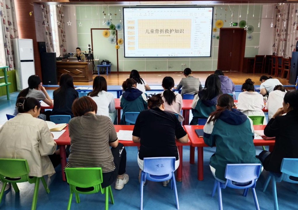 莒县峤山镇卫生院健康科普活动走进峤山镇中心幼儿园