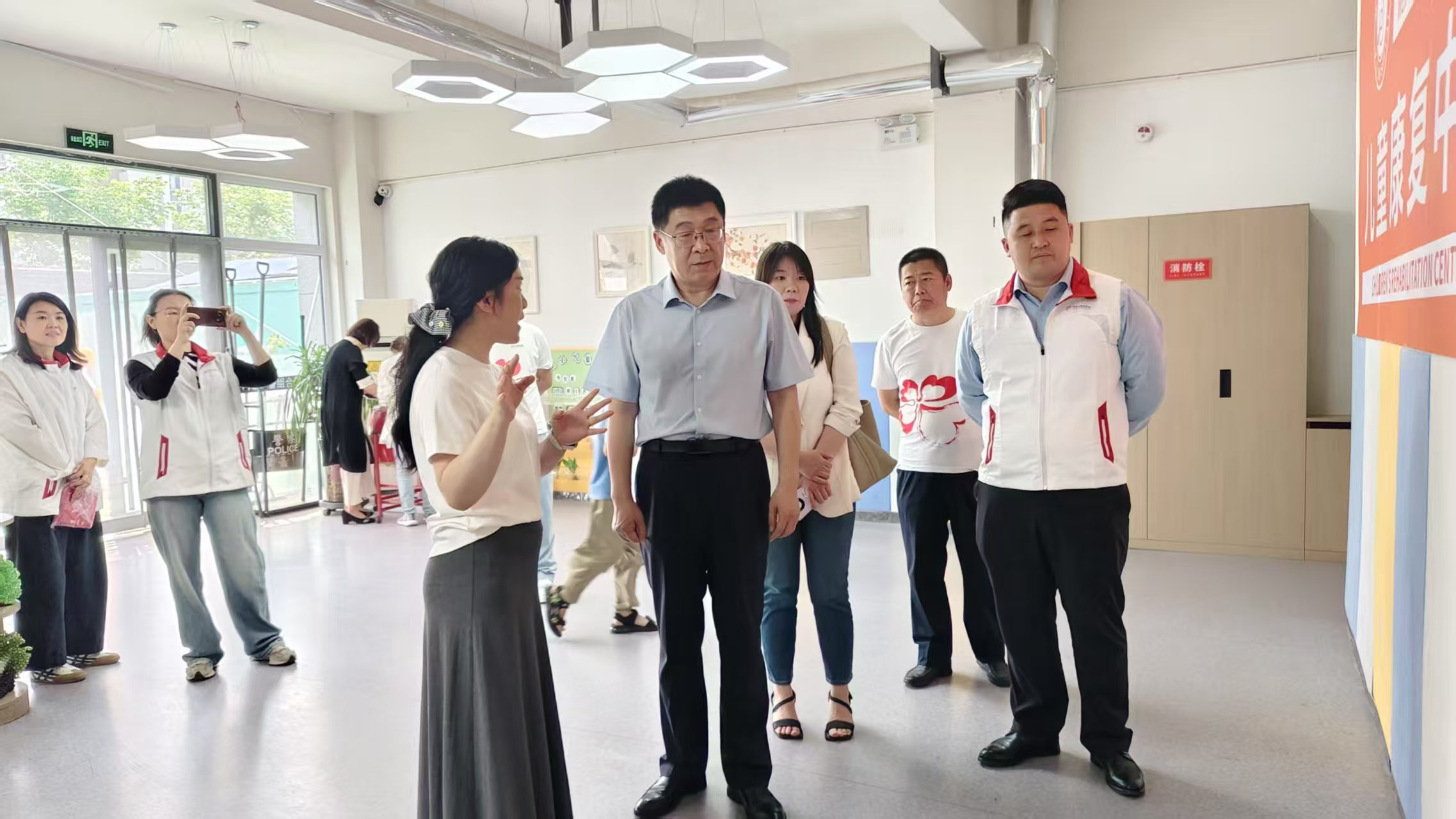 百年人寿潍坊中支16周年为爱凝聚“司庆日·公益周”走进康华教育培训学校