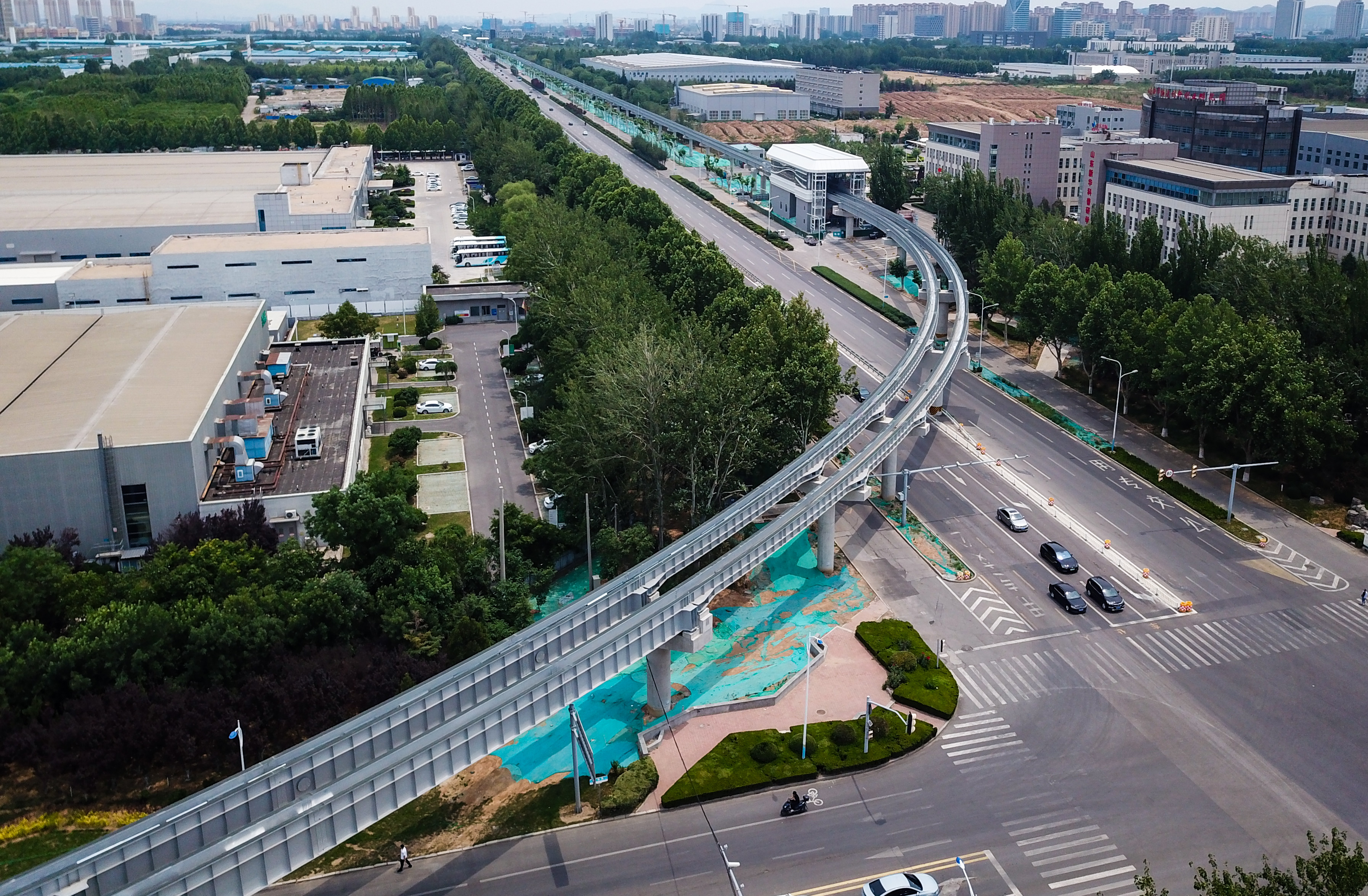 济南云巴环线全线贯通离通车不远，车站、线路都很精致