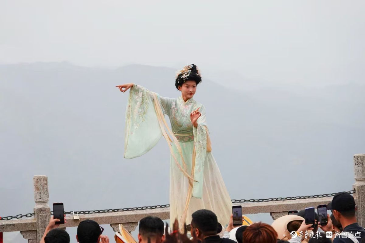 打卡老君山，人间仙境入画来