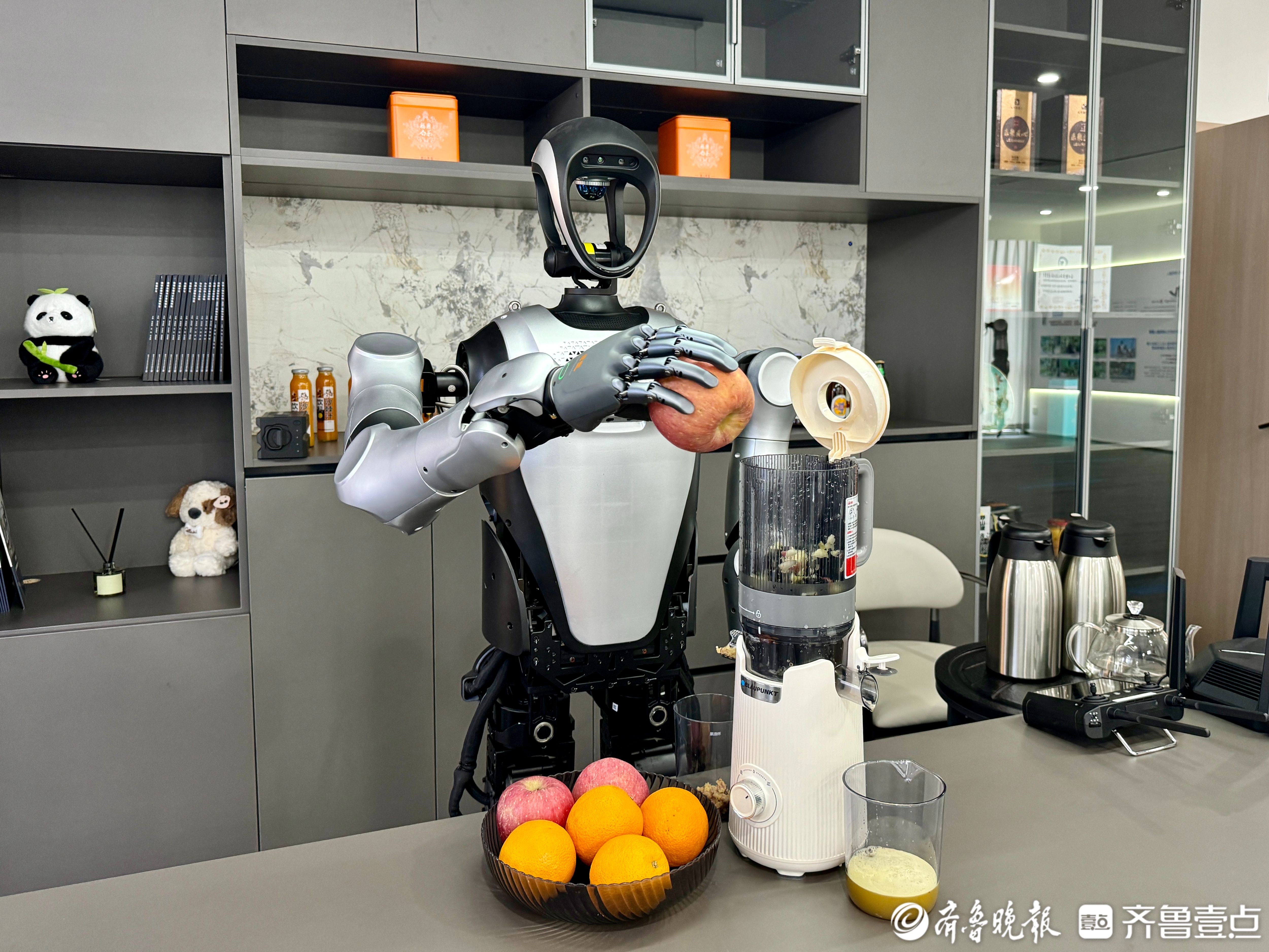 微纪录·青岛故事丨“夸父”追梦，人形机器人“加速跑”
