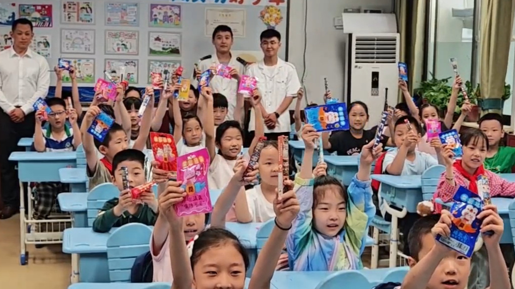 果然视频|安全教育进校园，济南公交志愿者护航儿童出行安全