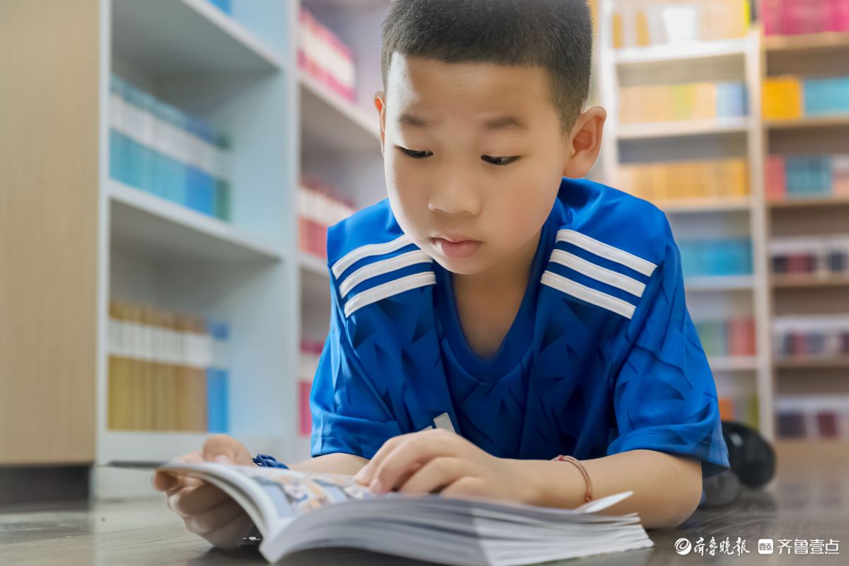 书店里过“六一”的孩子们