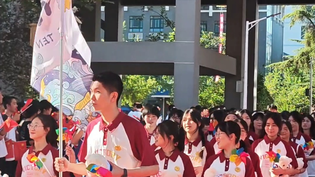 果然视频|跨过成人门，开启新篇章！济南一中毕业典礼温情送别