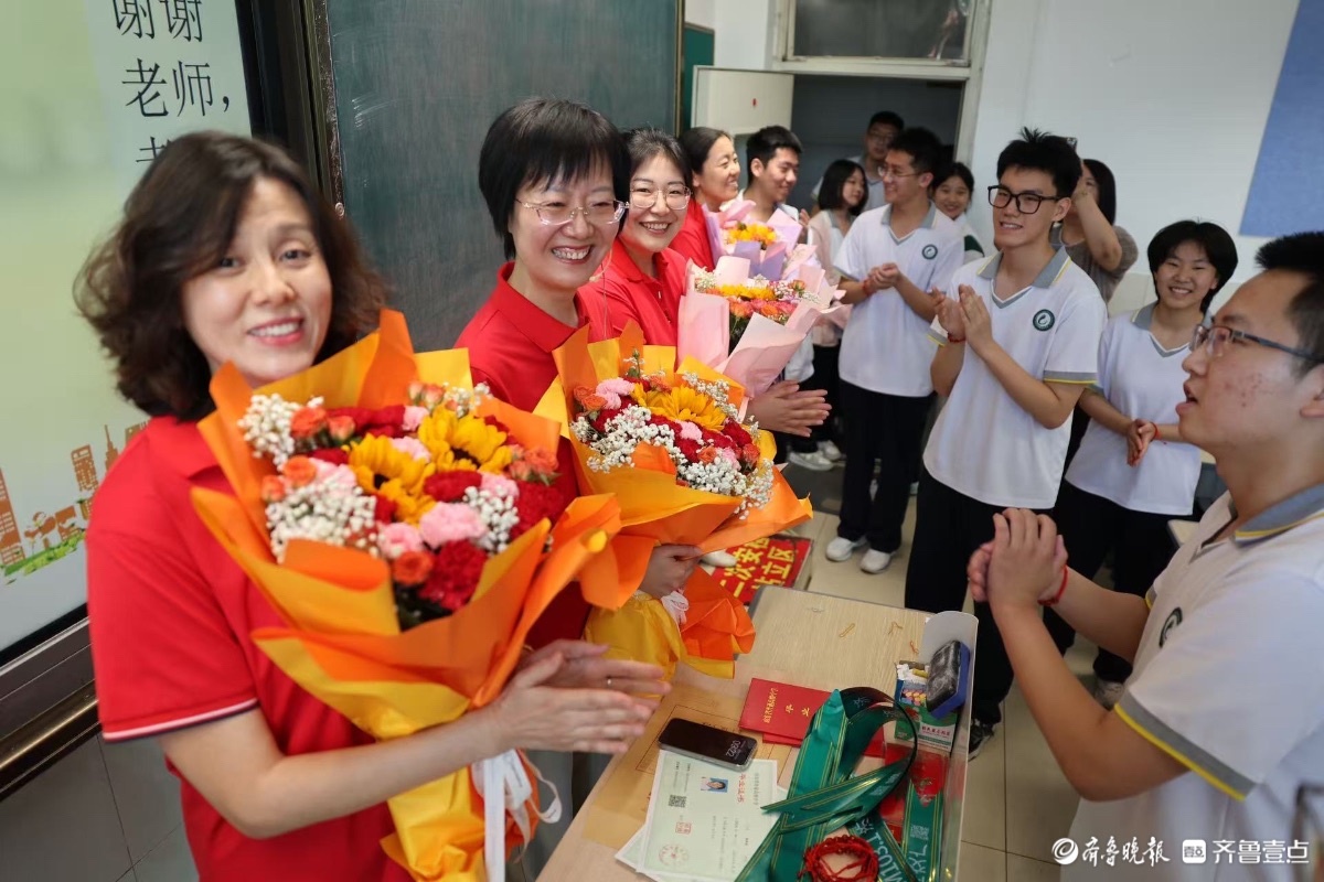 鲜花谢师恩，感恩三年培养