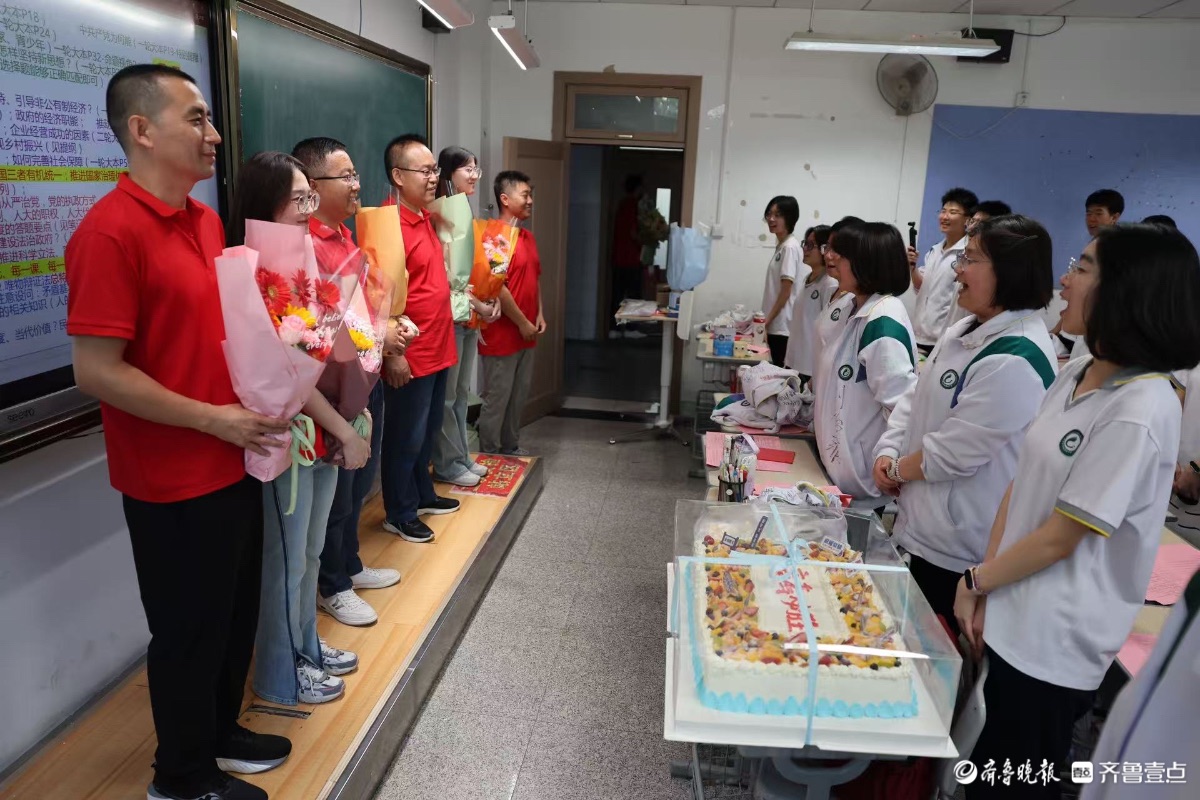 鲜花谢师恩，感恩三年培养