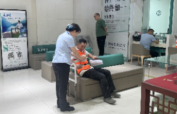 农行济南泺源无影山支行：一杯温水暖人心，金融服务显温情