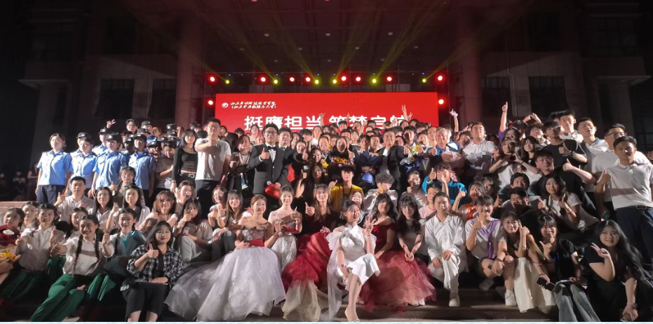 力明教育集团2025年毕业晚会圆满落幕！师生共同见证难忘时刻