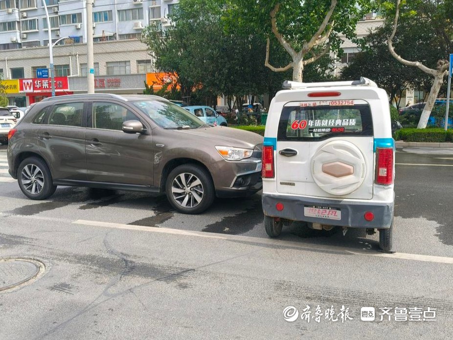 情报站|济南开元大街一私家车与电动三轮车相撞，出行注意安全！