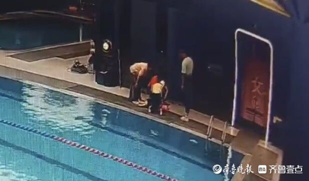 凡人歌·青岛故事丨2岁娃泳池溺水！青大附院规培医生硬核急救