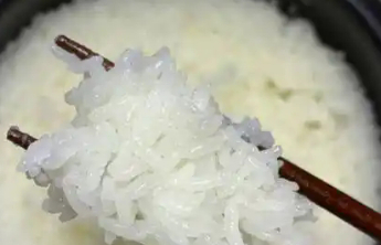 蒸米饭时的一个小改变 就能帮你平稳血脂血糖