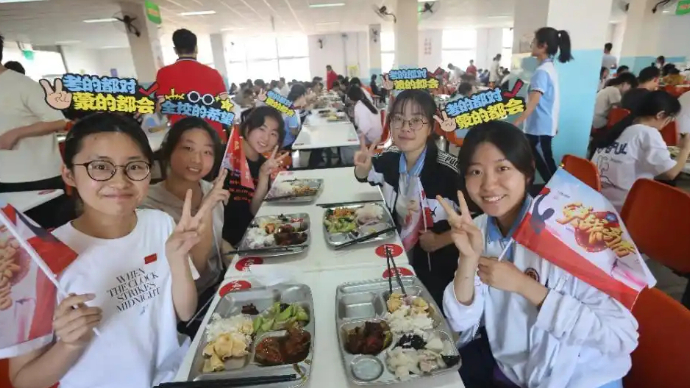 壹直播|包状元饺子，送金榜祝福！烟台青华中学为高考学子壮行