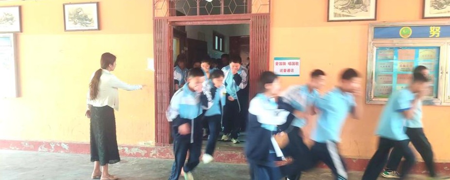 菏泽鲁西新区陈集镇中学开展消防安全疏散演练