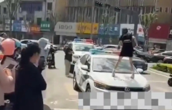 “跳上警车撒泼被行拘”，网红再红都不能越“红线”