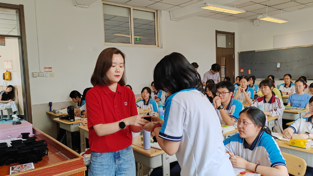 琴视频｜“以你之名，冠以成长！”定制戒指送给每位高三毕业生