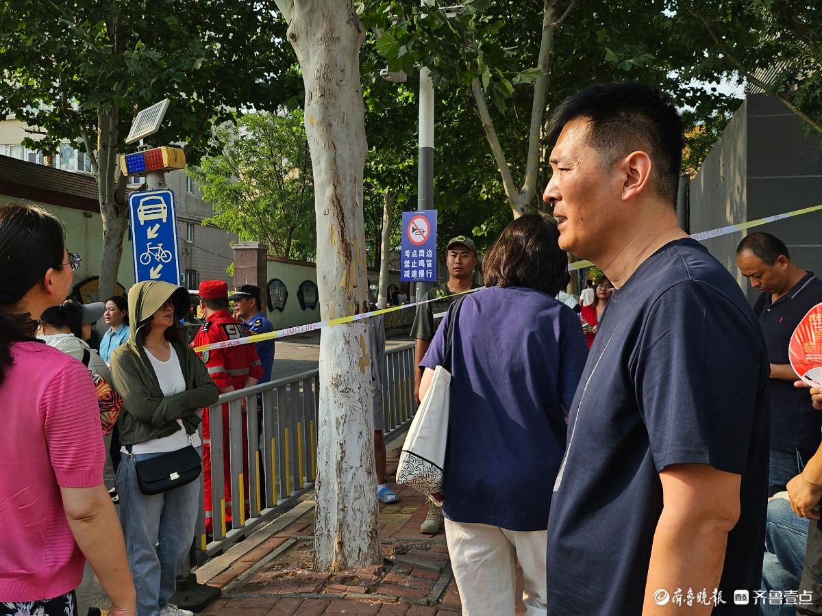 加油！山东师范大学附属中学考点，高考生陆续进场