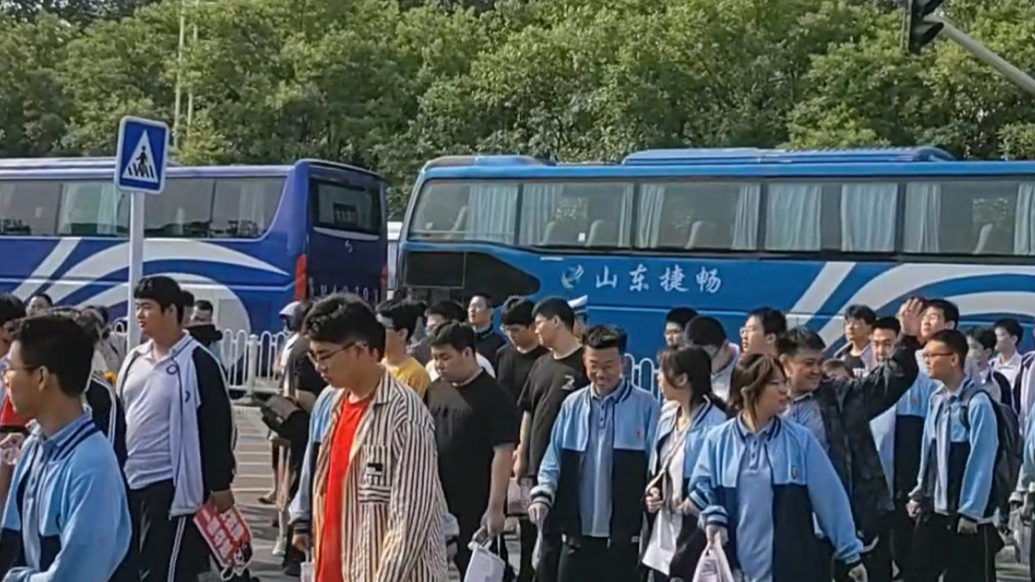 2025年夏季高考拉开帷幕，考生奔赴考场，迎战高考